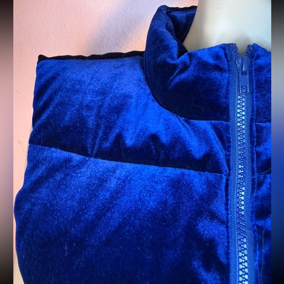 Windsor Navy Velvet Puffer Vest | NWT | Size Small | Cozy Chic - Picture 6 of 11